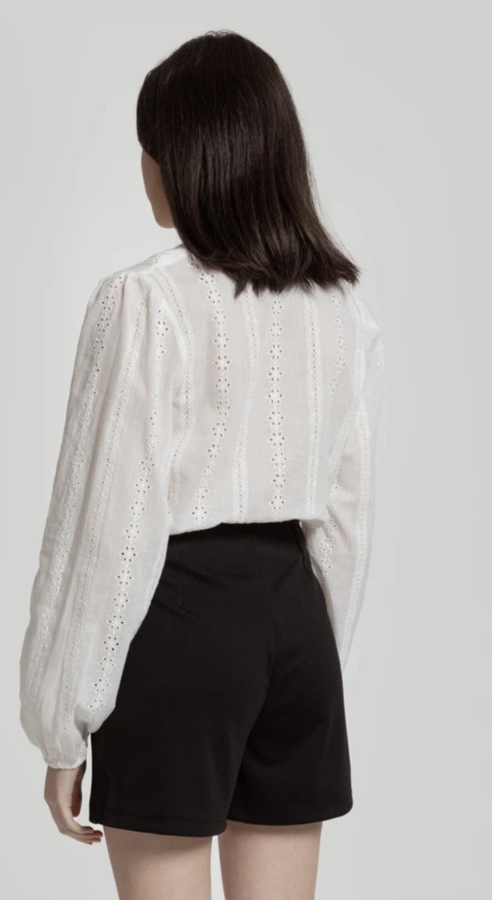 BLUSA - MANGA LARGA DE ENCAJE - BLANCO