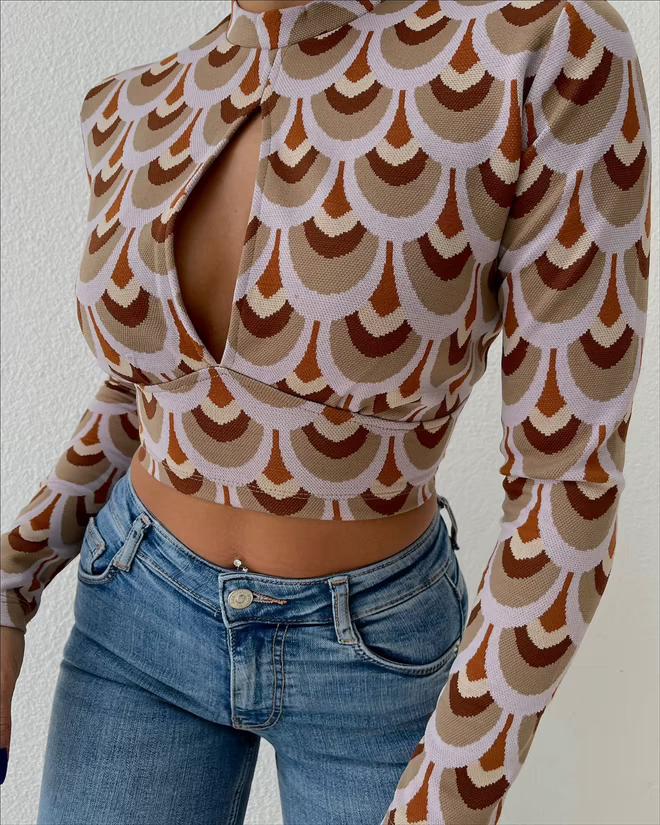 TOP ESTAMPADO - APERTURA EN EL PECHO - TONOS MARRONES