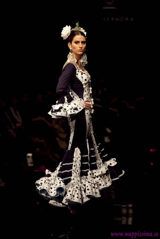 8 TRAJE DE FLAMENCA - CANASTERO ASIMETRICO - MARINO & BLANCO