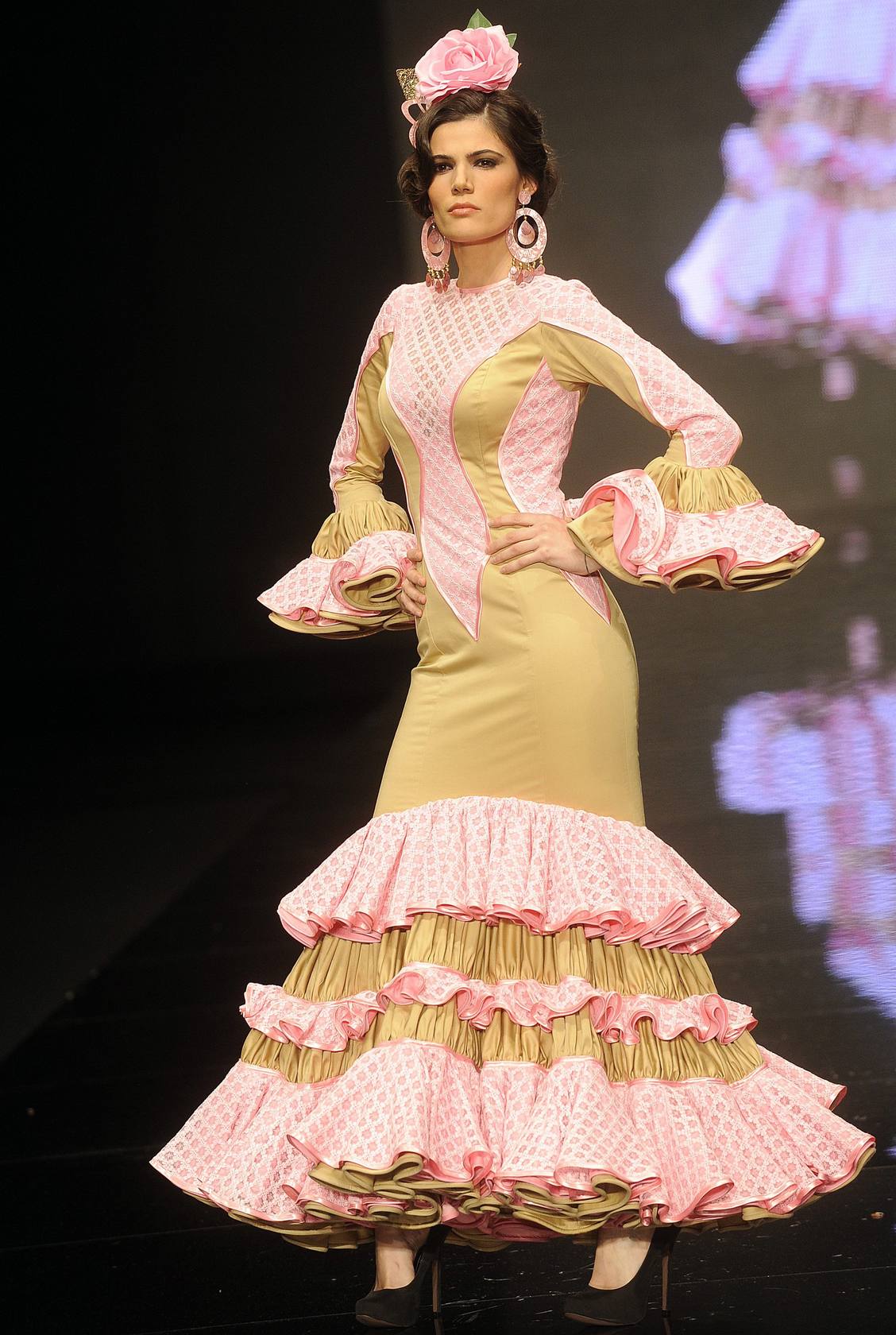 TRAJE DE FLAMENCA - FALDA CANASTERA - ASIMETRICO - ROSA & CAMEL