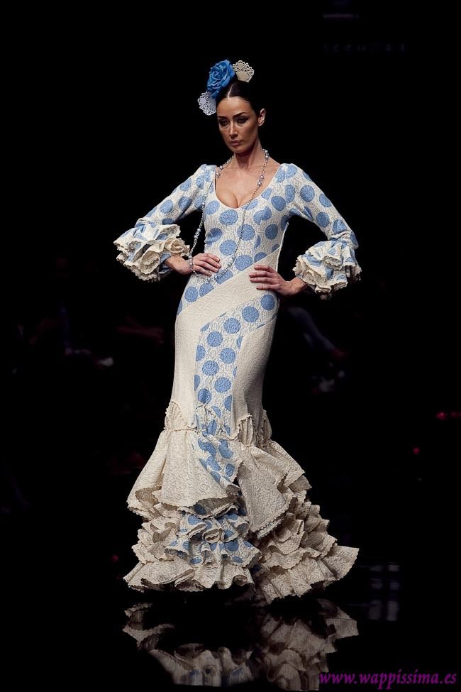 TRAJE DE FLAMENCA - CORTES ASIMETRICOS - BEIGE LUNAR CELESTE