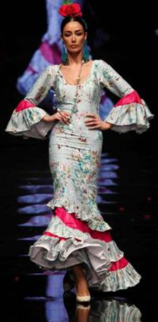 TRAJE DE FLAMENCA - ESTAMPADO COMBINADO CON FUCSIA