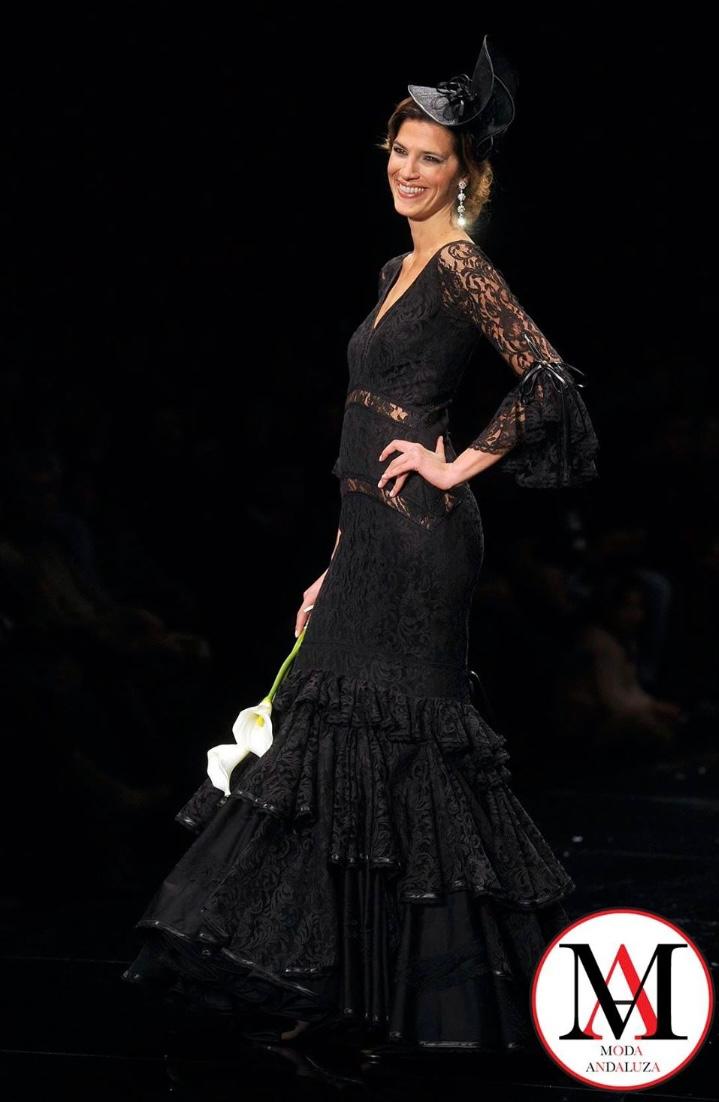 7 TRAJE DE FLAMENCA - CORTES ASIMETRICOS - NEGRO DE ENCAJE