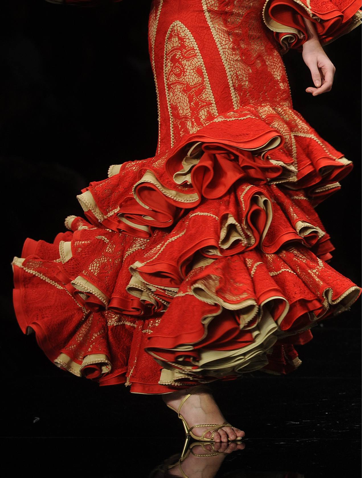 93 TRAJE DE FLAMENCA - ROJO DE ENCAJE