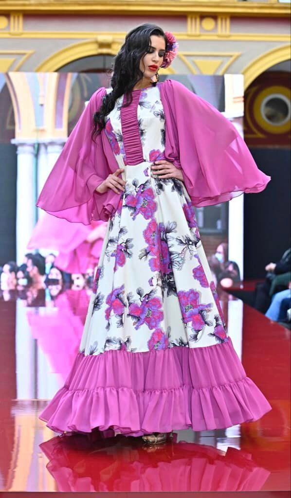 TRAJE DE FLAMENCA - ESTAMPADO COMBINADO EN MALVA