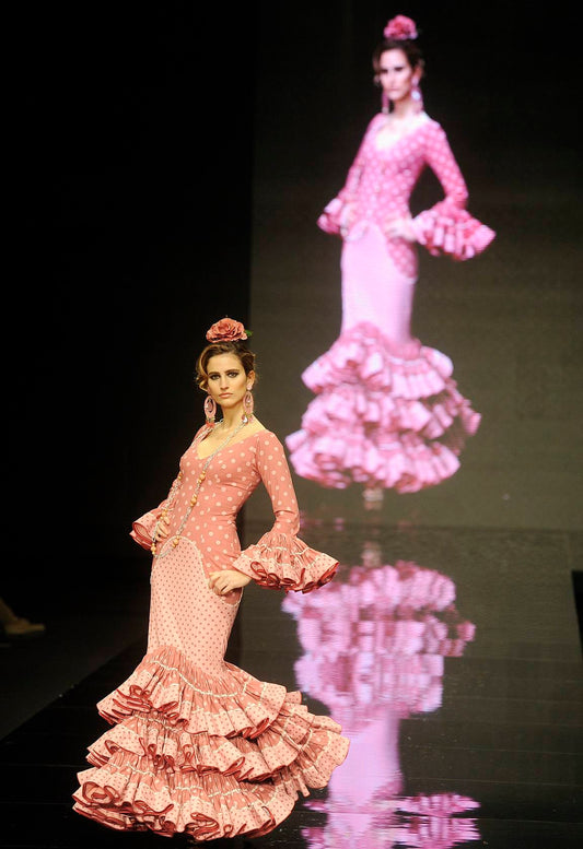 TRAJE DE FLAMENCA - CORTES ASIMETRICOS- ROSA PASTEL