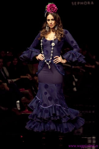 4 Traje de flamenca - Azul marino con cortes asimétricos